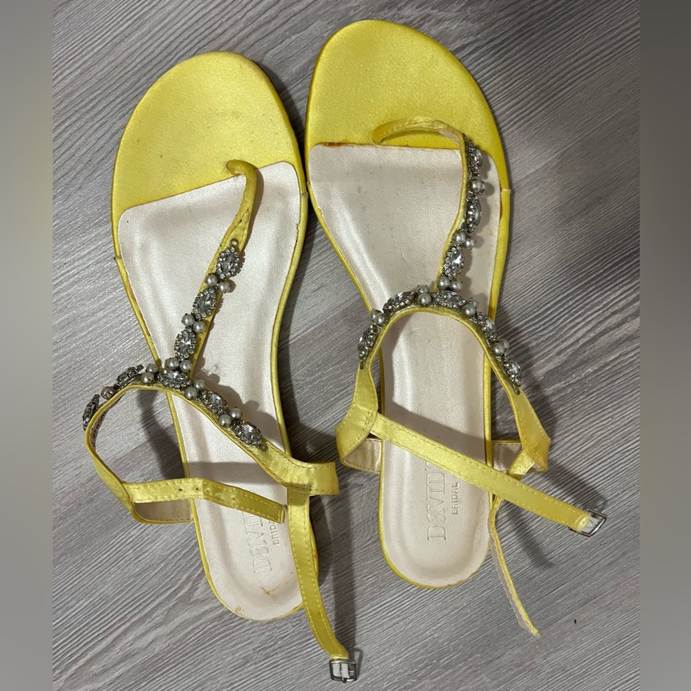 NWOT David’s Bridal yellow jewelled t strap sandals size 10